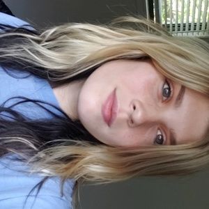 Meet your Posher, Becca